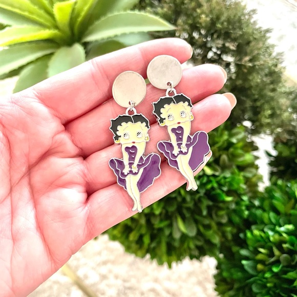Betty Boop Dangle Earrings - Picture 2 of 4